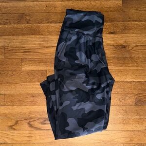 Old Navy Active Camouflage Leggings - Black and Gray